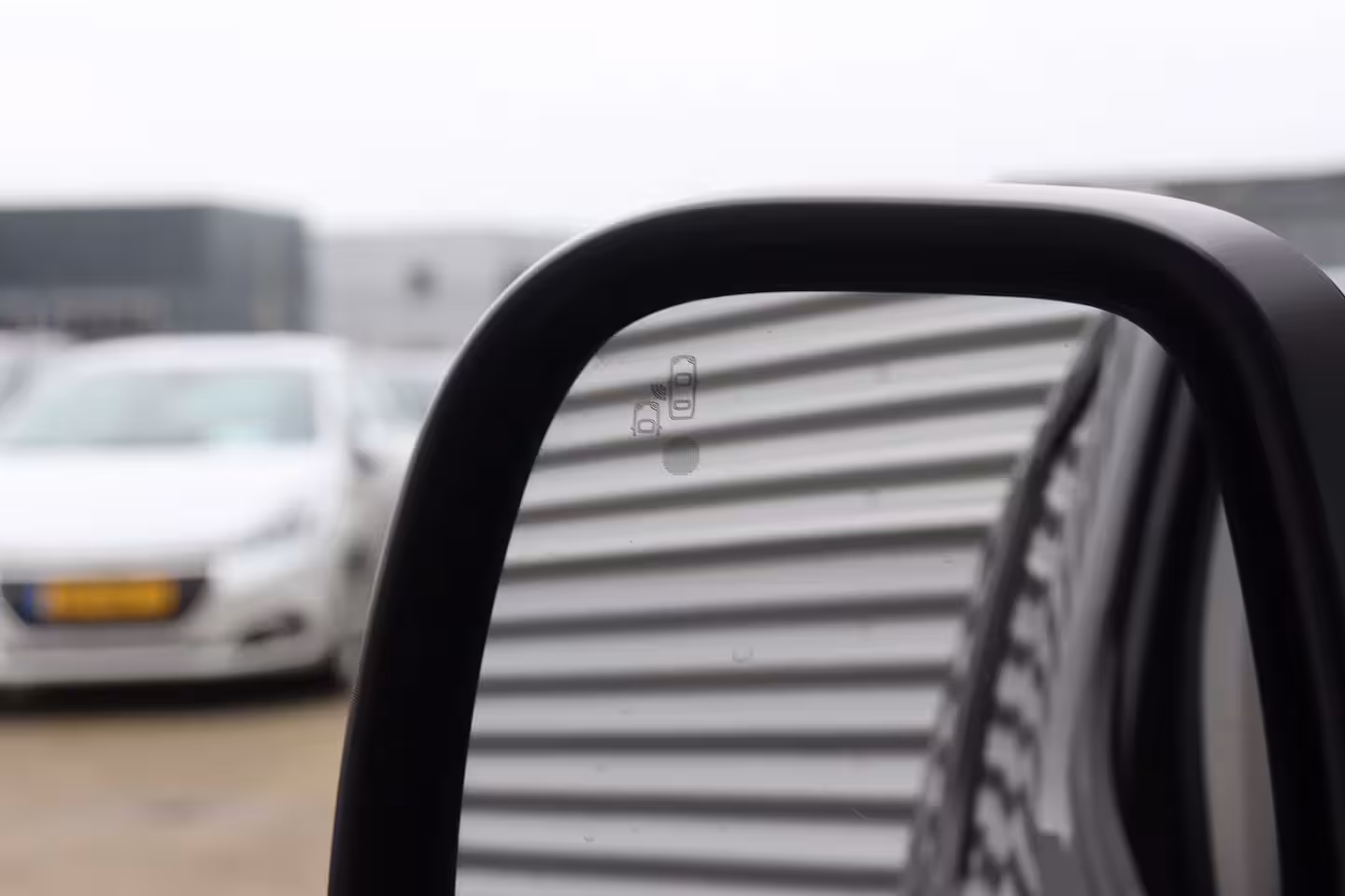 Citroën Berlingo Citroen 1.2 PURETECH 130PK SHINE AUTOMAAT / NAVI / CLIMA / LED / PDC / 17" LMV / CAMERA /