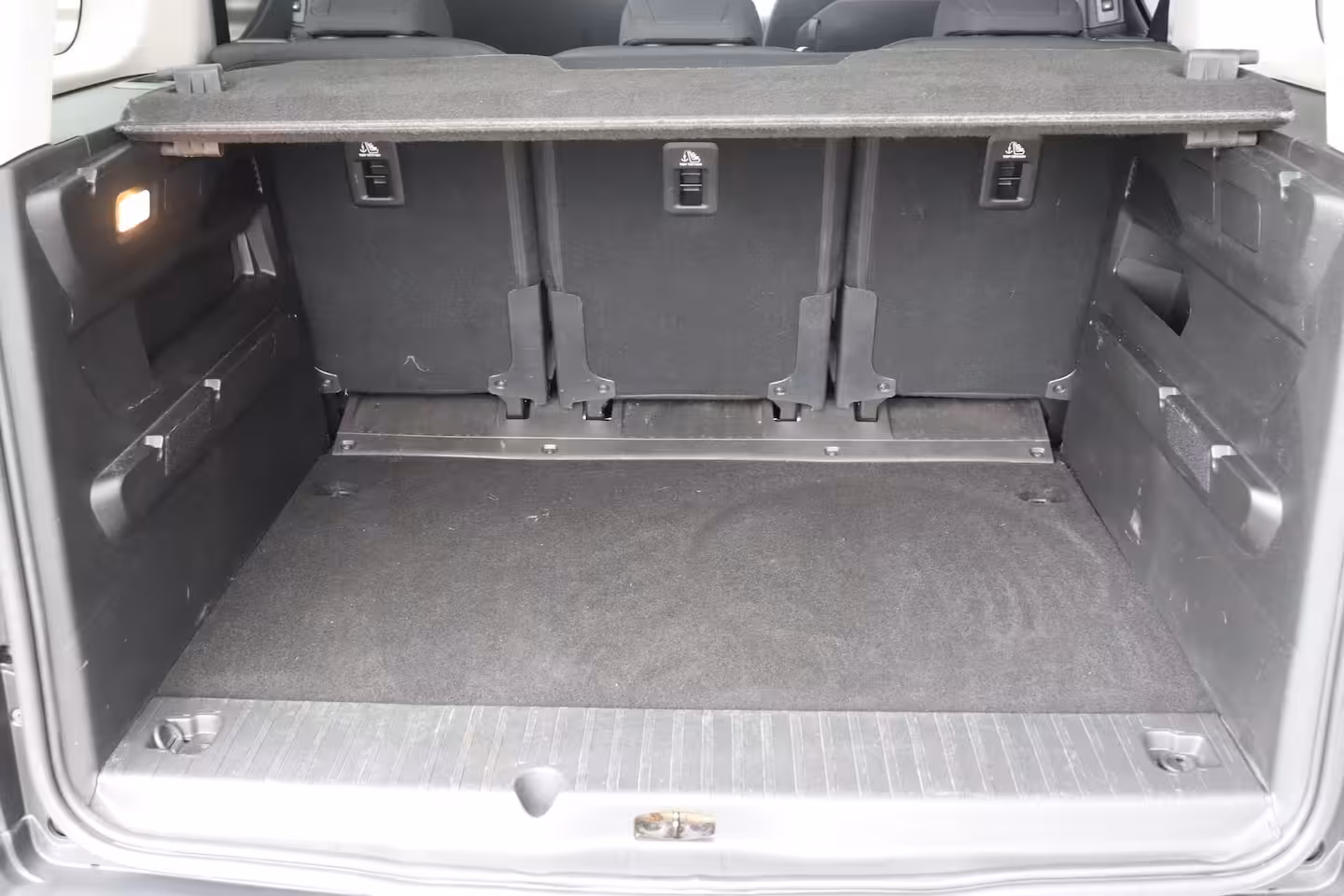 Citroën Berlingo Citroen 1.2 PURETECH 130PK SHINE AUTOMAAT / NAVI / CLIMA / LED / PDC / 17" LMV / CAMERA /