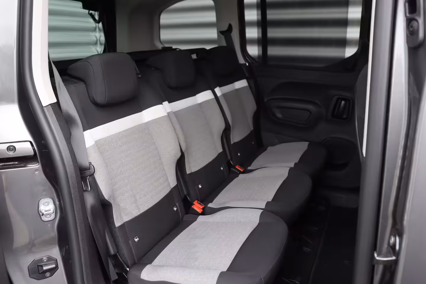 Citroën Berlingo Citroen 1.2 PURETECH 130PK SHINE AUTOMAAT / NAVI / CLIMA / LED / PDC / 17" LMV / CAMERA /