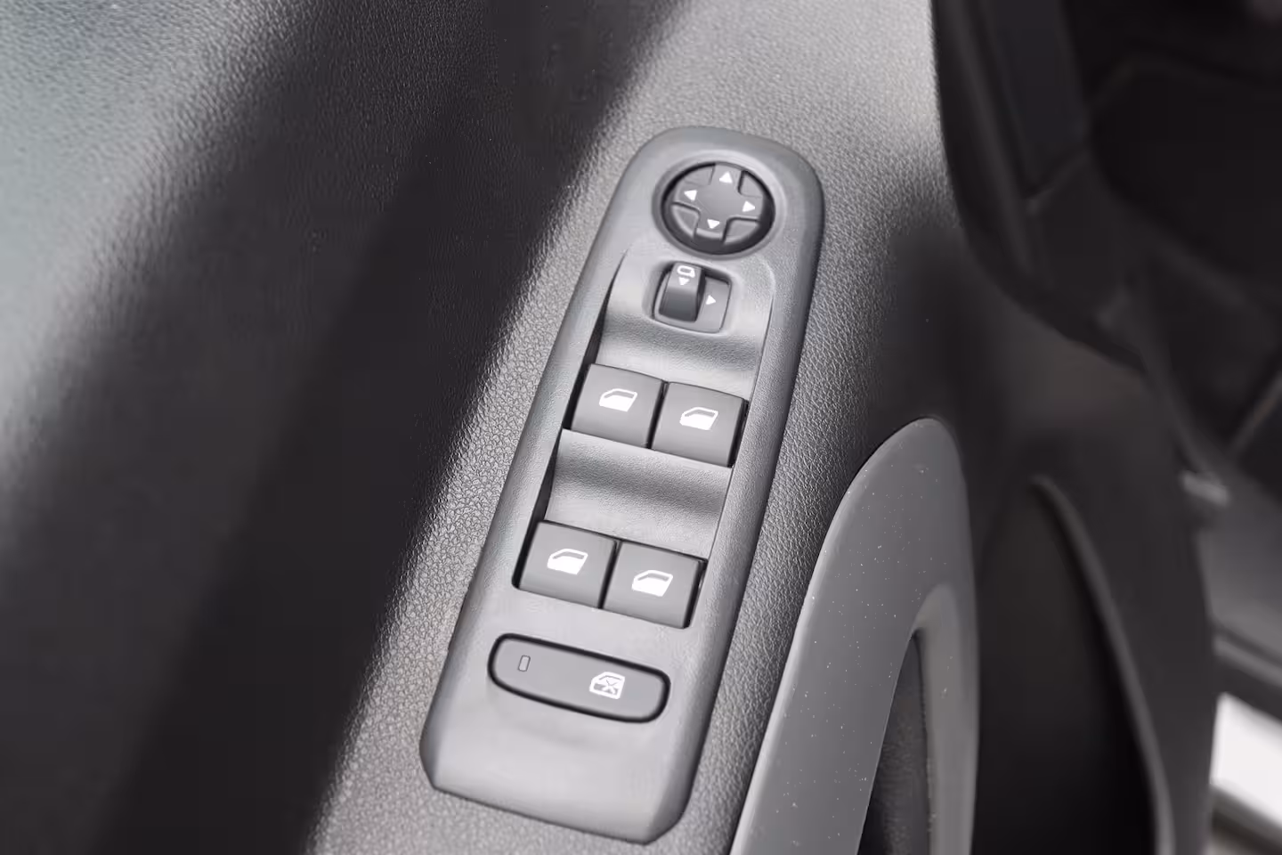 Citroën Berlingo Citroen 1.2 PURETECH 130PK SHINE AUTOMAAT / NAVI / CLIMA / LED / PDC / 17" LMV / CAMERA /