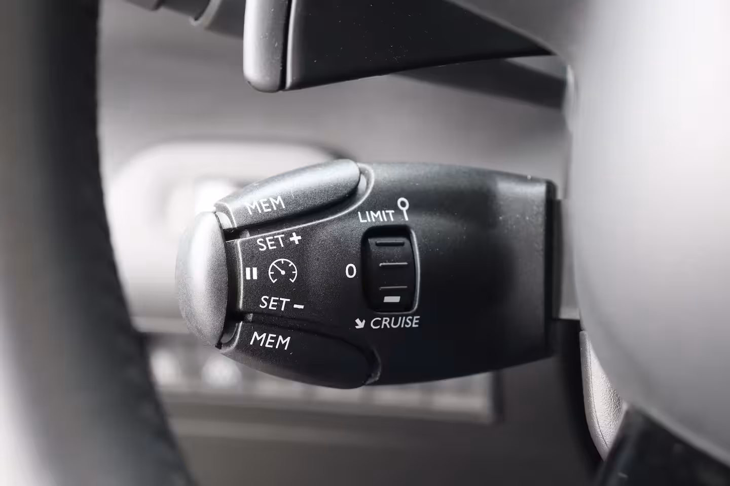 Citroën Berlingo Citroen 1.2 PURETECH 130PK SHINE AUTOMAAT / NAVI / CLIMA / LED / PDC / 17" LMV / CAMERA /