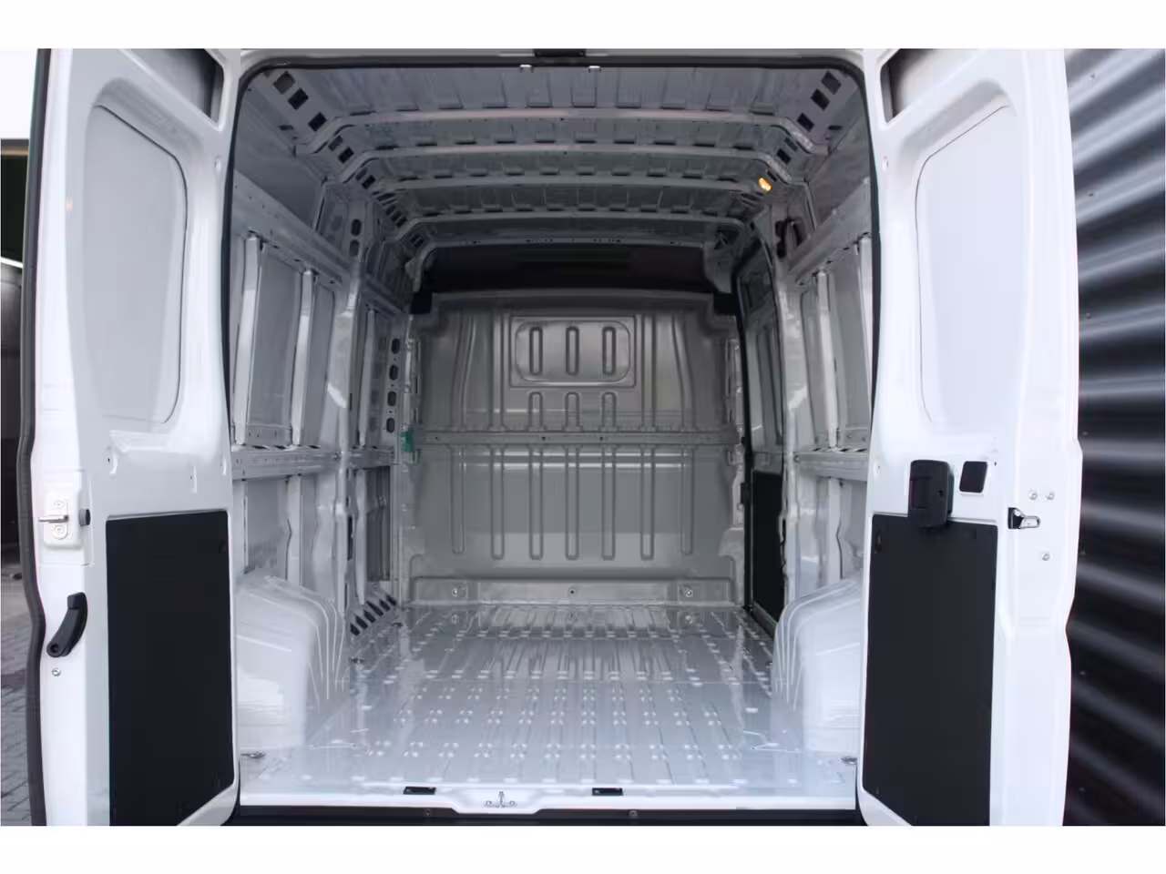 Citroën Jumper 2.2 BLUEHDI 140PK L3H2 3.3T | € 7.300, - Voorraad Voordeel / NAVI / CLIMA / LED / PDC / BL