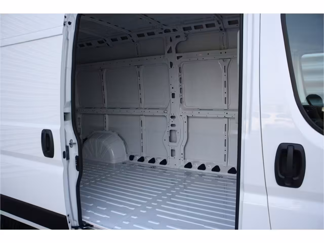 Citroën Jumper 2.2 BLUEHDI 140PK L3H2 3.3T | € 7.300, - Voorraad Voordeel / NAVI / CLIMA / LED / PDC / BL