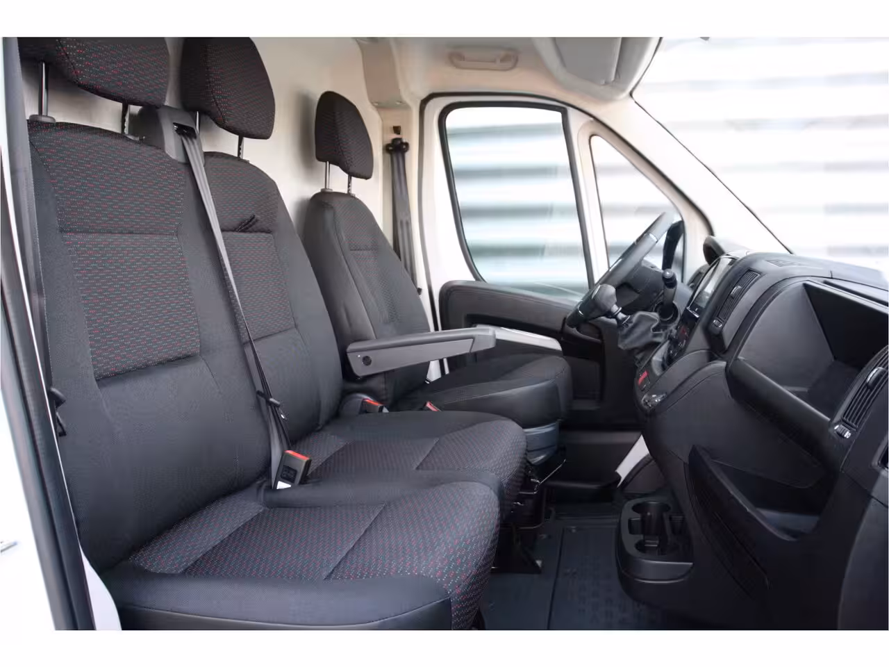 Citroën Jumper 2.2 BLUEHDI 140PK L3H2 3.3T | € 7.300, - Voorraad Voordeel / NAVI / CLIMA / LED / PDC / BL