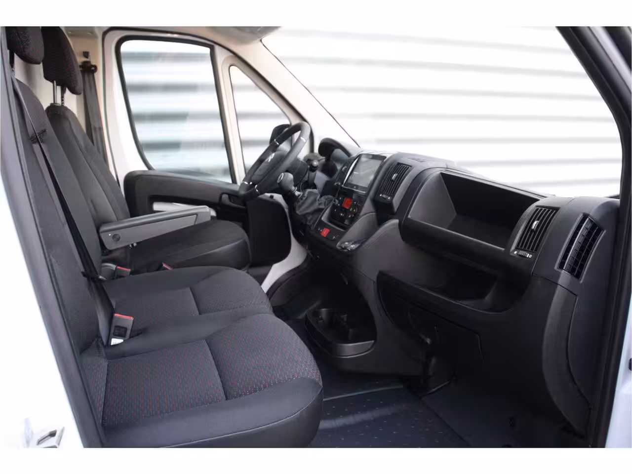 Citroën Jumper 2.2 BLUEHDI 140PK L3H2 3.3T | € 7.300, - Voorraad Voordeel / NAVI / CLIMA / LED / PDC / BL