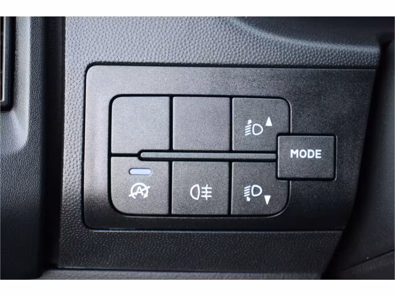 Citroën Jumper 2.2 BLUEHDI 140PK L3H2 3.3T | € 7.300, - Voorraad Voordeel / NAVI / CLIMA / LED / PDC / BL