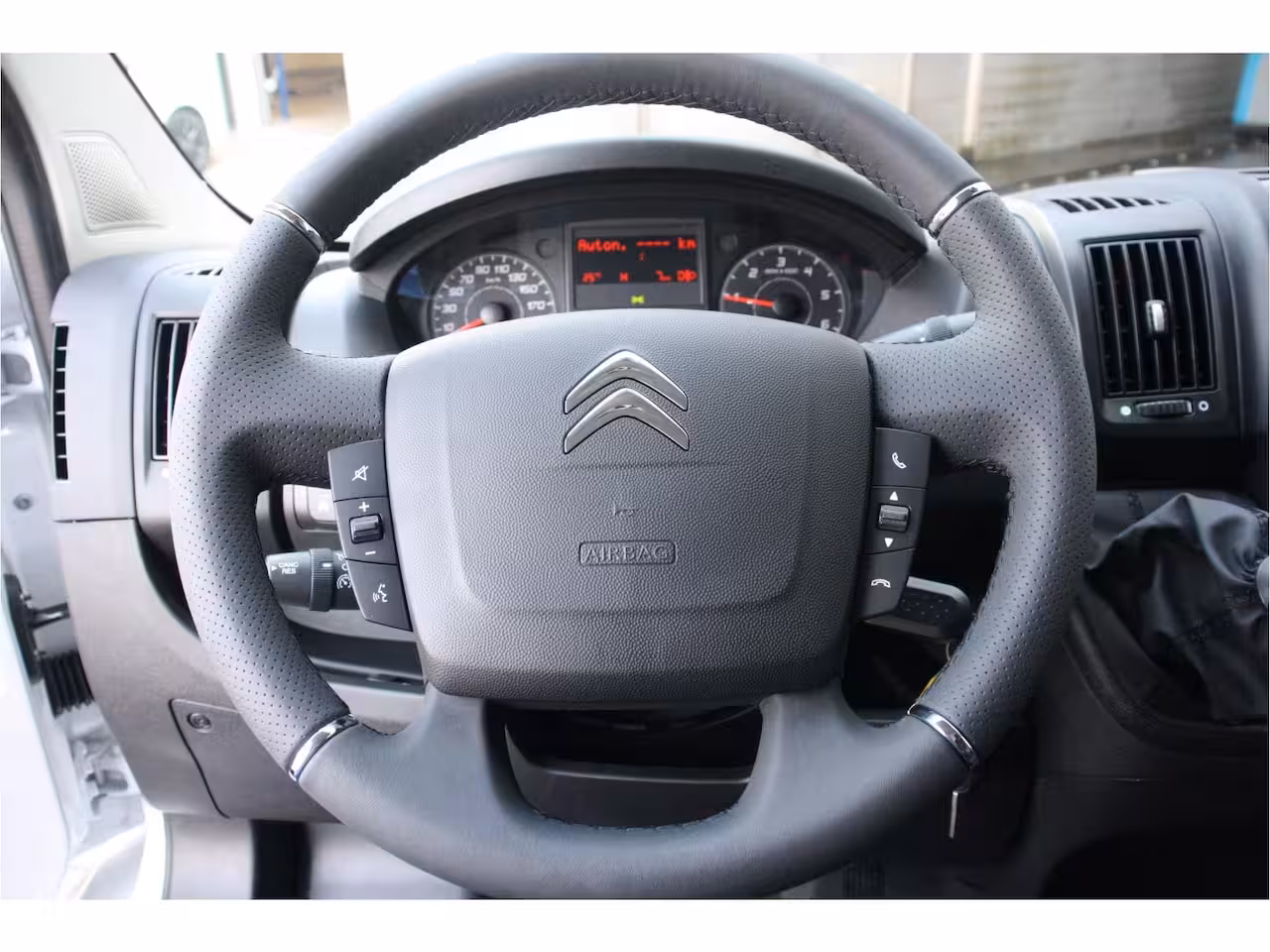 Citroën Jumper 2.2 BLUEHDI 140PK L3H2 3.3T | € 7.300, - Voorraad Voordeel / NAVI / CLIMA / LED / PDC / BL