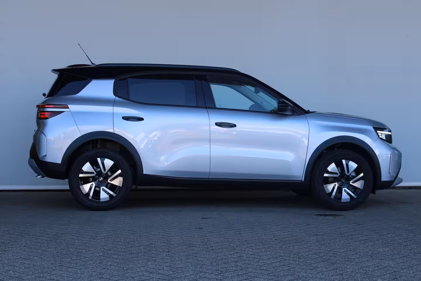 Opel Frontera GS | 17" Lichtmetalen velgen in Zwart met 215/60 R17 banden | Achteruitrijcamera | Dode ho