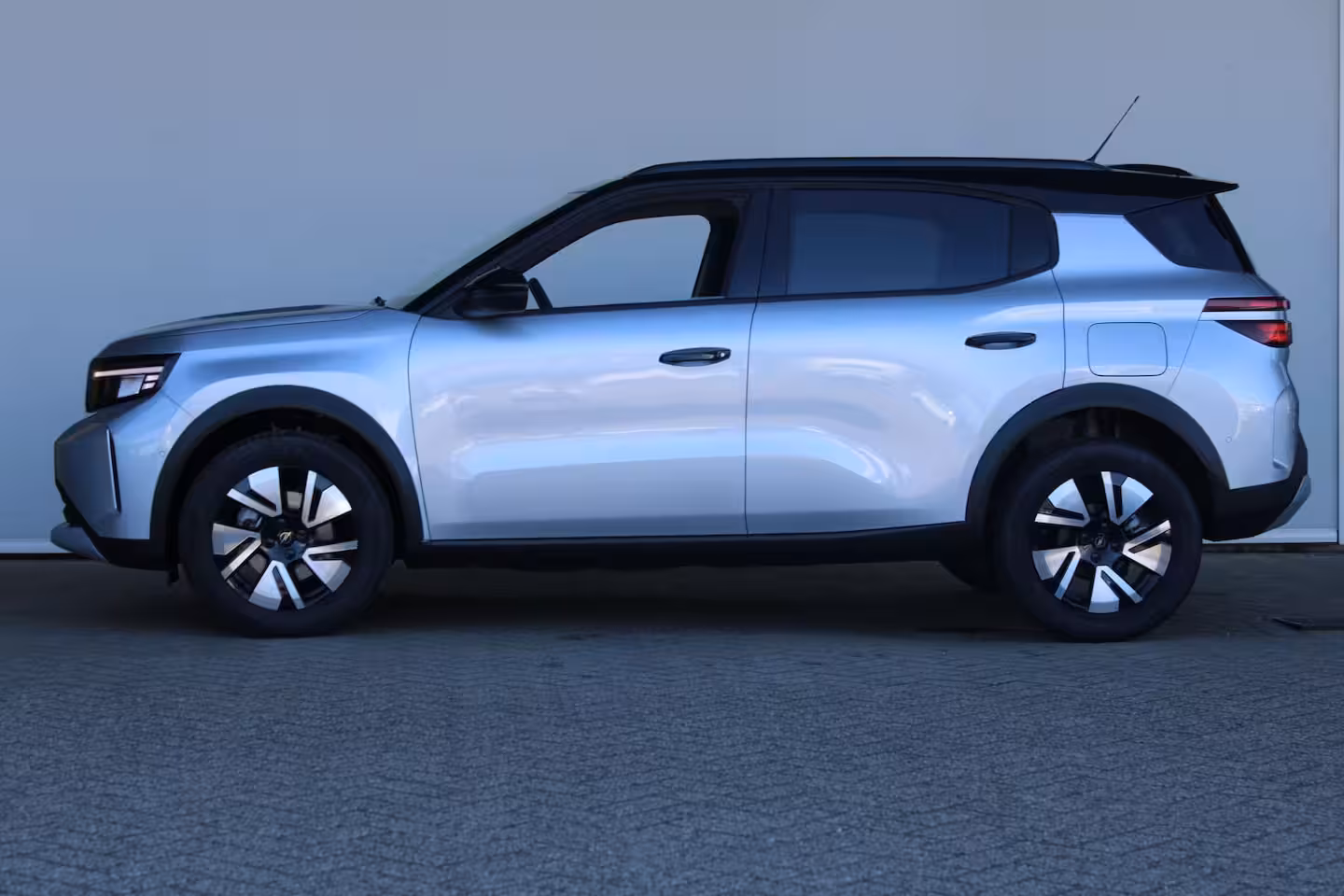 Opel Frontera GS | 17" Lichtmetalen velgen in Zwart met 215/60 R17 banden | Achteruitrijcamera | Dode ho