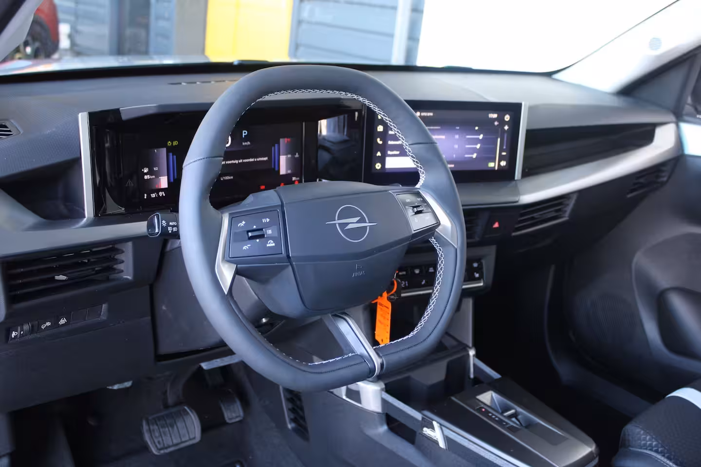 Opel Frontera GS | 17" Lichtmetalen velgen in Zwart met 215/60 R17 banden | Achteruitrijcamera | Dode ho