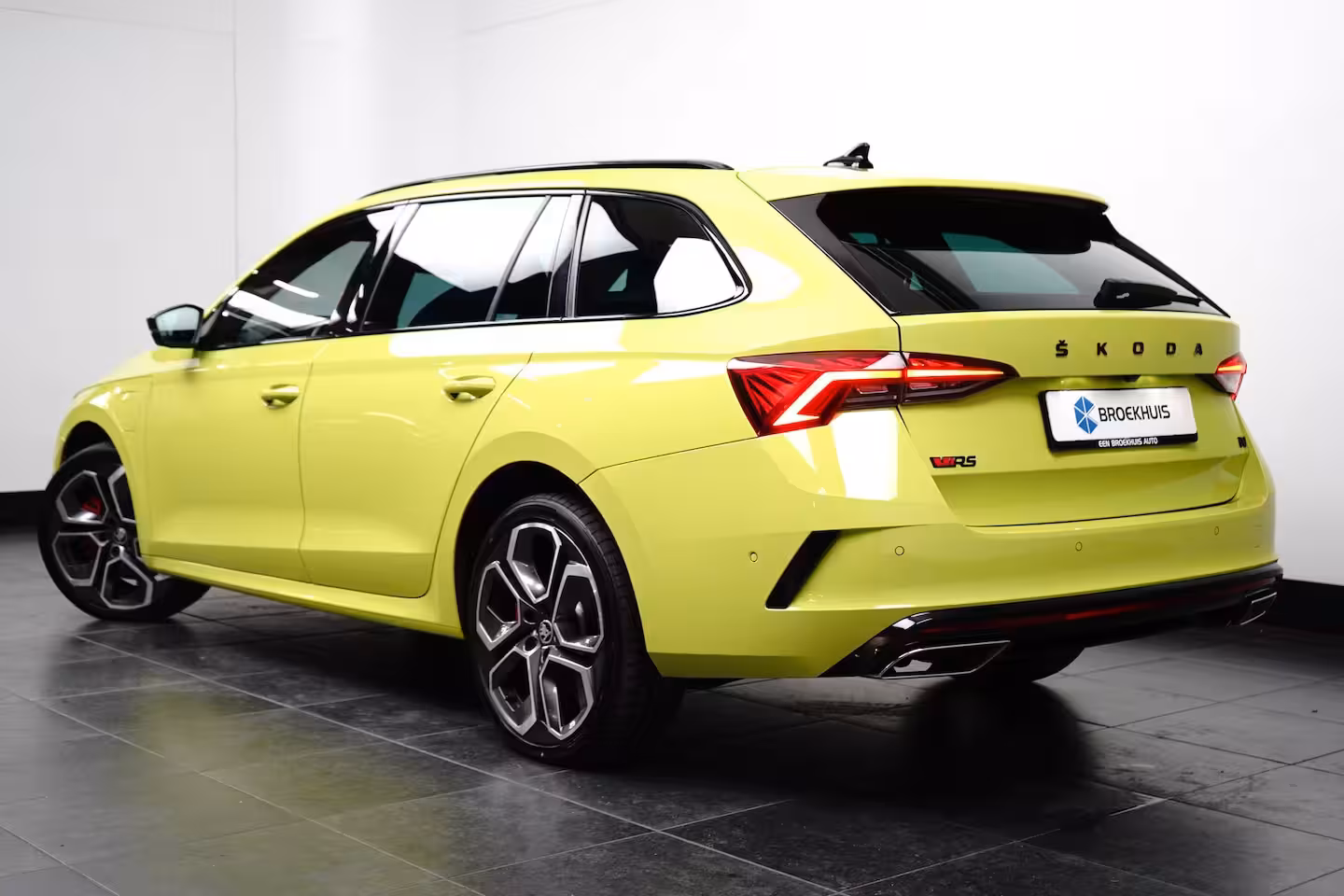 Skoda Octavia Combi 1.4 TSI RS iV PHEV Business | Achteruitrijcamera | Lichtmetalen velgen 5-spaaks 19" | Matr