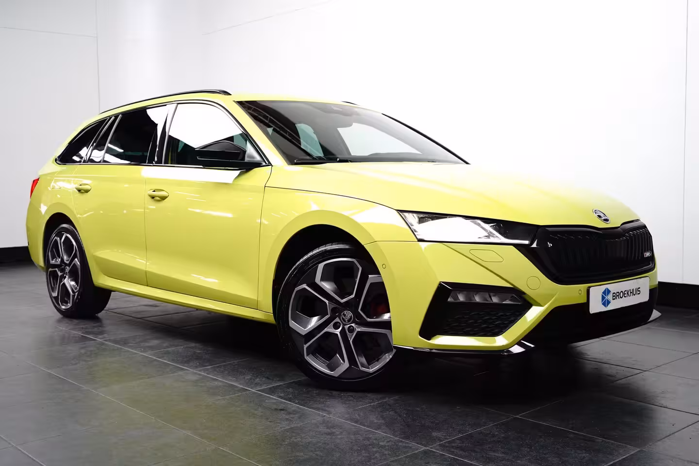 Skoda Octavia Combi 1.4 TSI RS iV PHEV Business | Achteruitrijcamera | Lichtmetalen velgen 5-spaaks 19" | Matr