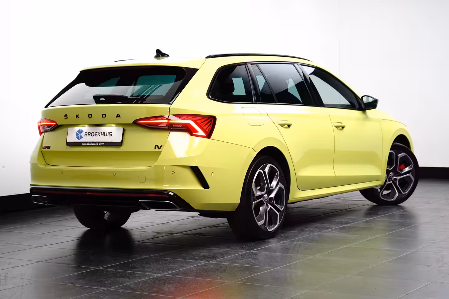 Skoda Octavia Combi 1.4 TSI RS iV PHEV Business | Achteruitrijcamera | Lichtmetalen velgen 5-spaaks 19" | Matr