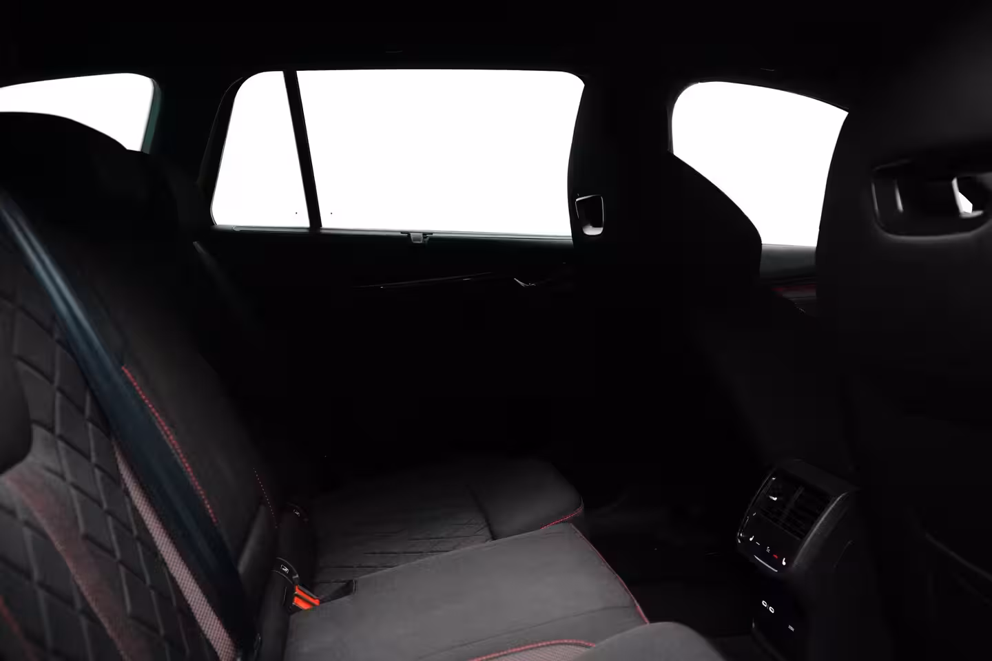 Skoda Octavia Combi 1.4 TSI RS iV PHEV Business | Achteruitrijcamera | Lichtmetalen velgen 5-spaaks 19" | Matr