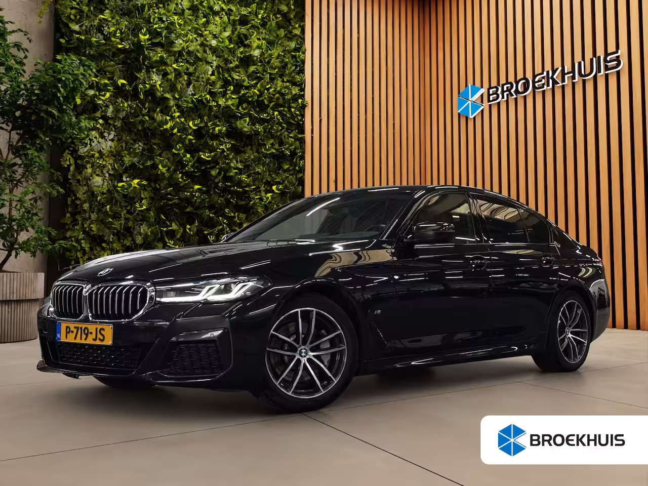 BMW 5-serie 530i Business Edition Plus | M-Pakket | Laser-LED | Camera | CarPlay | Sfeerverlichting |