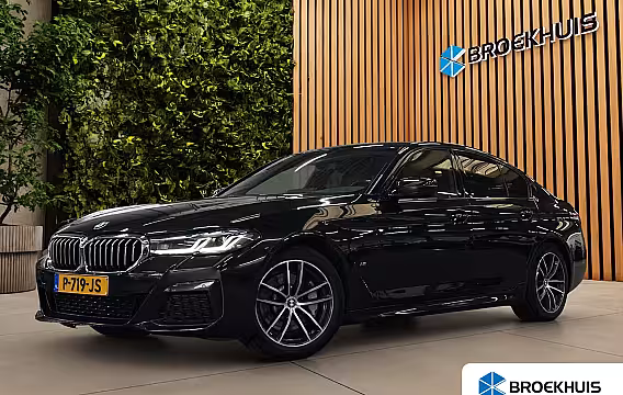 BMW 5-serie 530i Business Edition Plus | M-Pakket | Laser-LED | Camera | CarPlay | Sfeerverlichting |