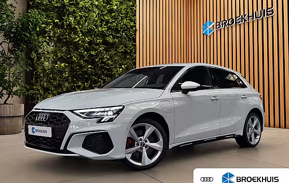 Audi A3 Sportback 45 TFSI e S edition Competition | Adaptive Cruise | Sfeerverlichting | Stoelverwarming | S