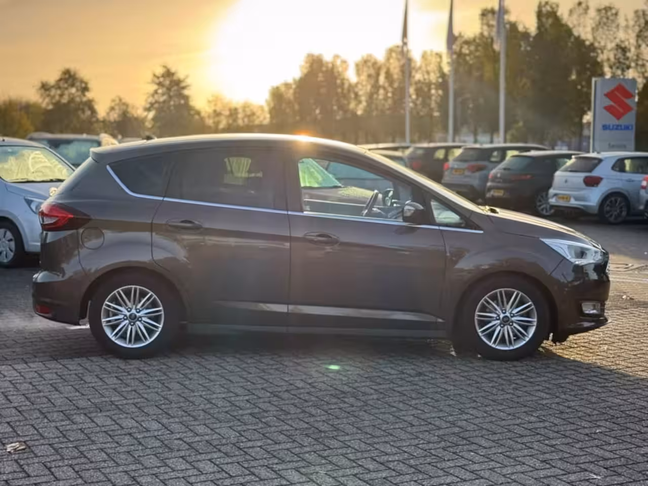 Ford C-Max 1.0 ZEER MOOI MET NIEUWE DISTRIBUTIE CARPLAY CAMERA PARKEERHULP