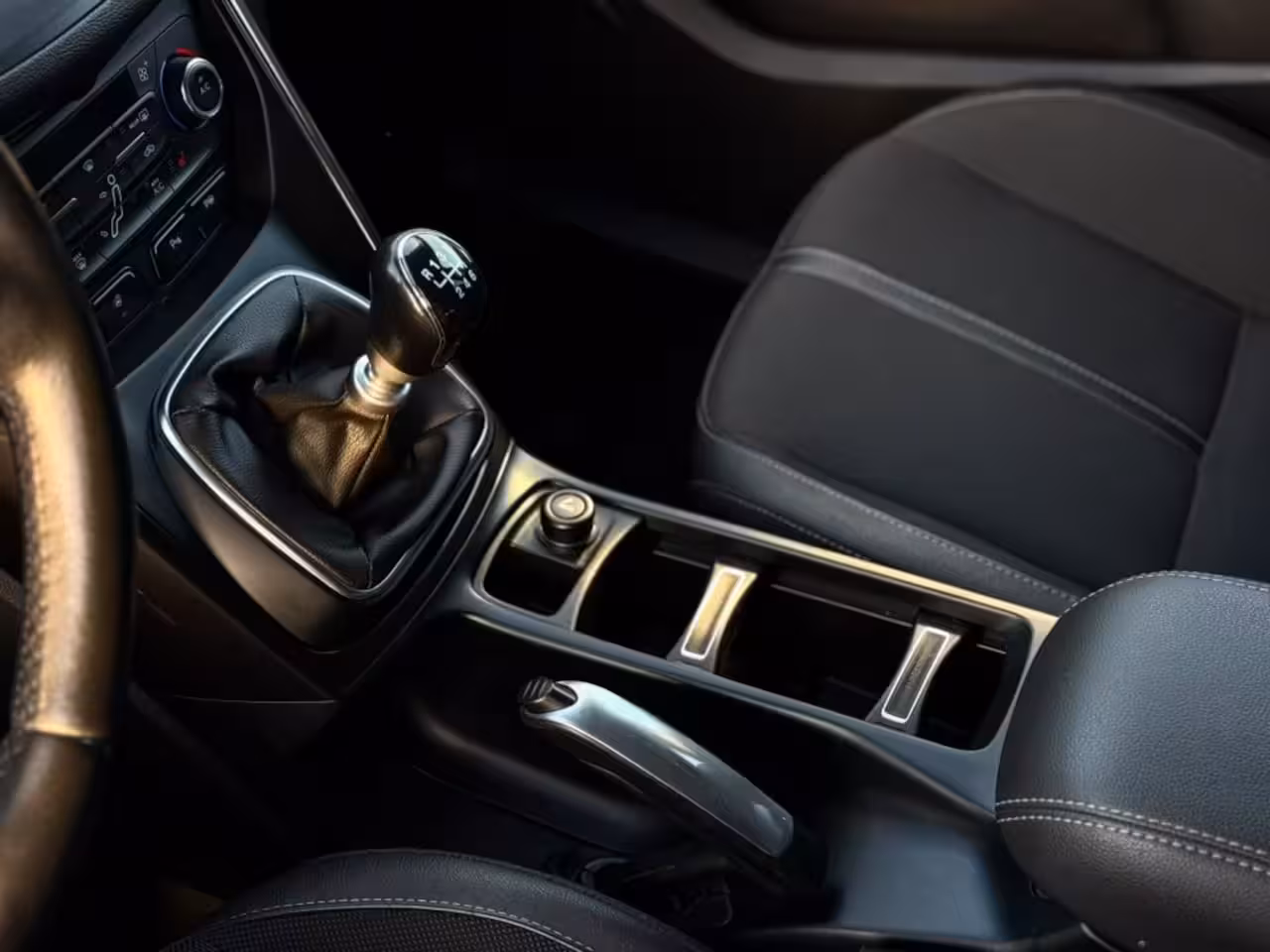Ford C-Max 1.0 ZEER MOOI MET NIEUWE DISTRIBUTIE CARPLAY CAMERA PARKEERHULP