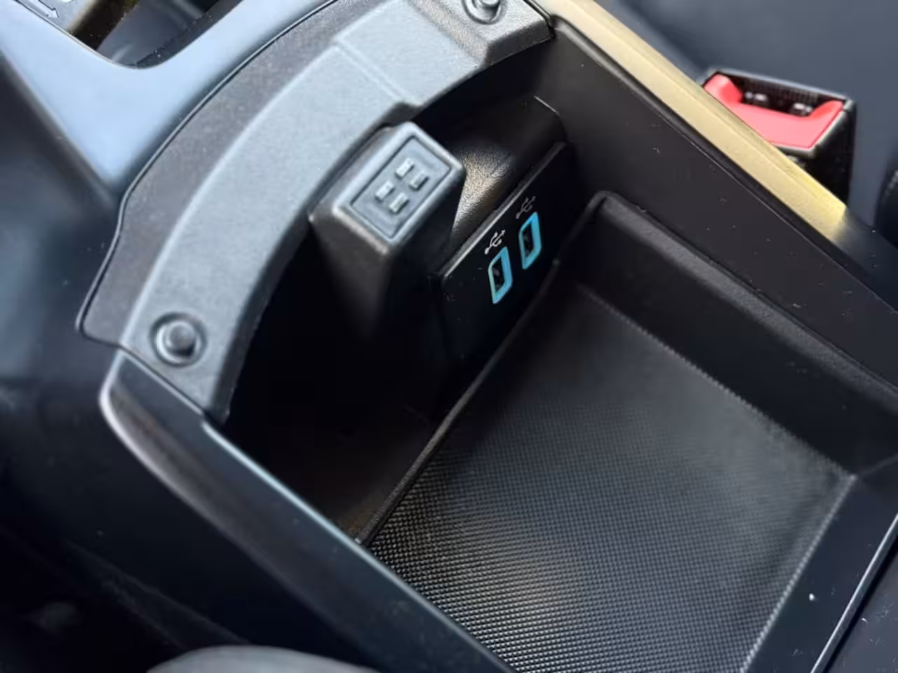Ford C-Max 1.0 ZEER MOOI MET NIEUWE DISTRIBUTIE CARPLAY CAMERA PARKEERHULP
