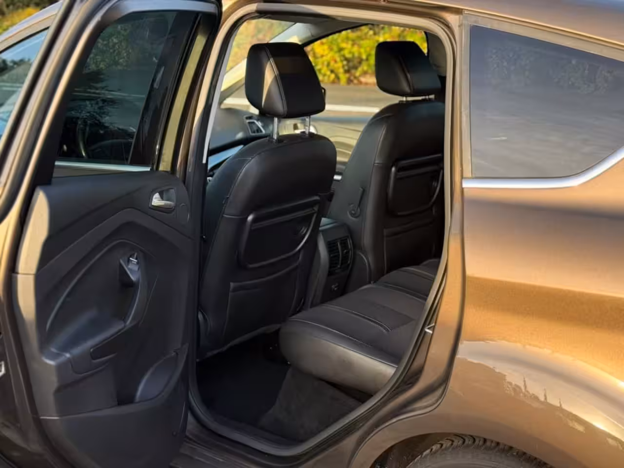 Ford C-Max 1.0 ZEER MOOI MET NIEUWE DISTRIBUTIE CARPLAY CAMERA PARKEERHULP