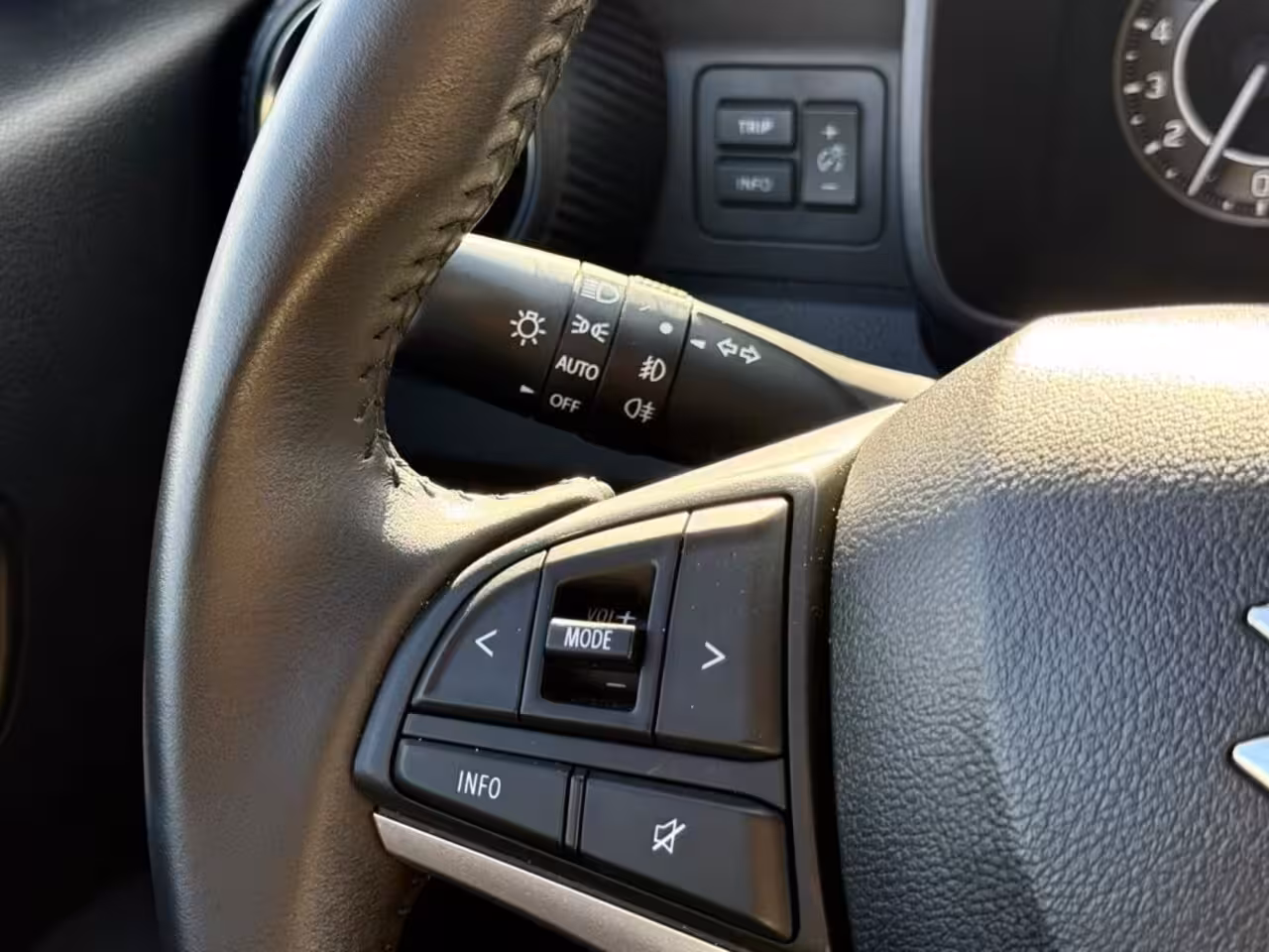 Suzuki Ignis 1.2 SELECT A/T TREKHAAK CRUISECONTROL CAMERA CARPLAY