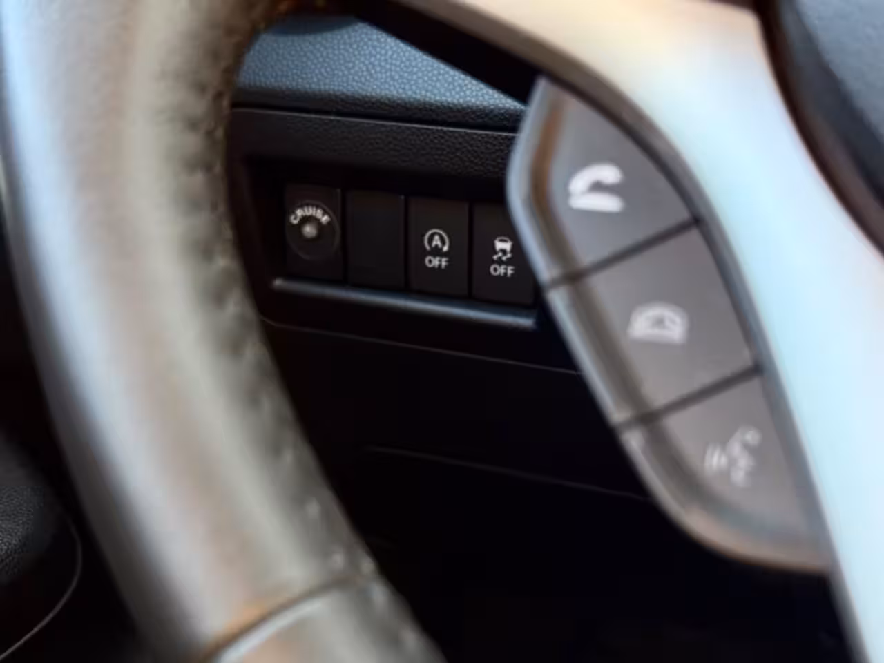 Suzuki Ignis 1.2 SELECT A/T TREKHAAK CRUISECONTROL CAMERA CARPLAY