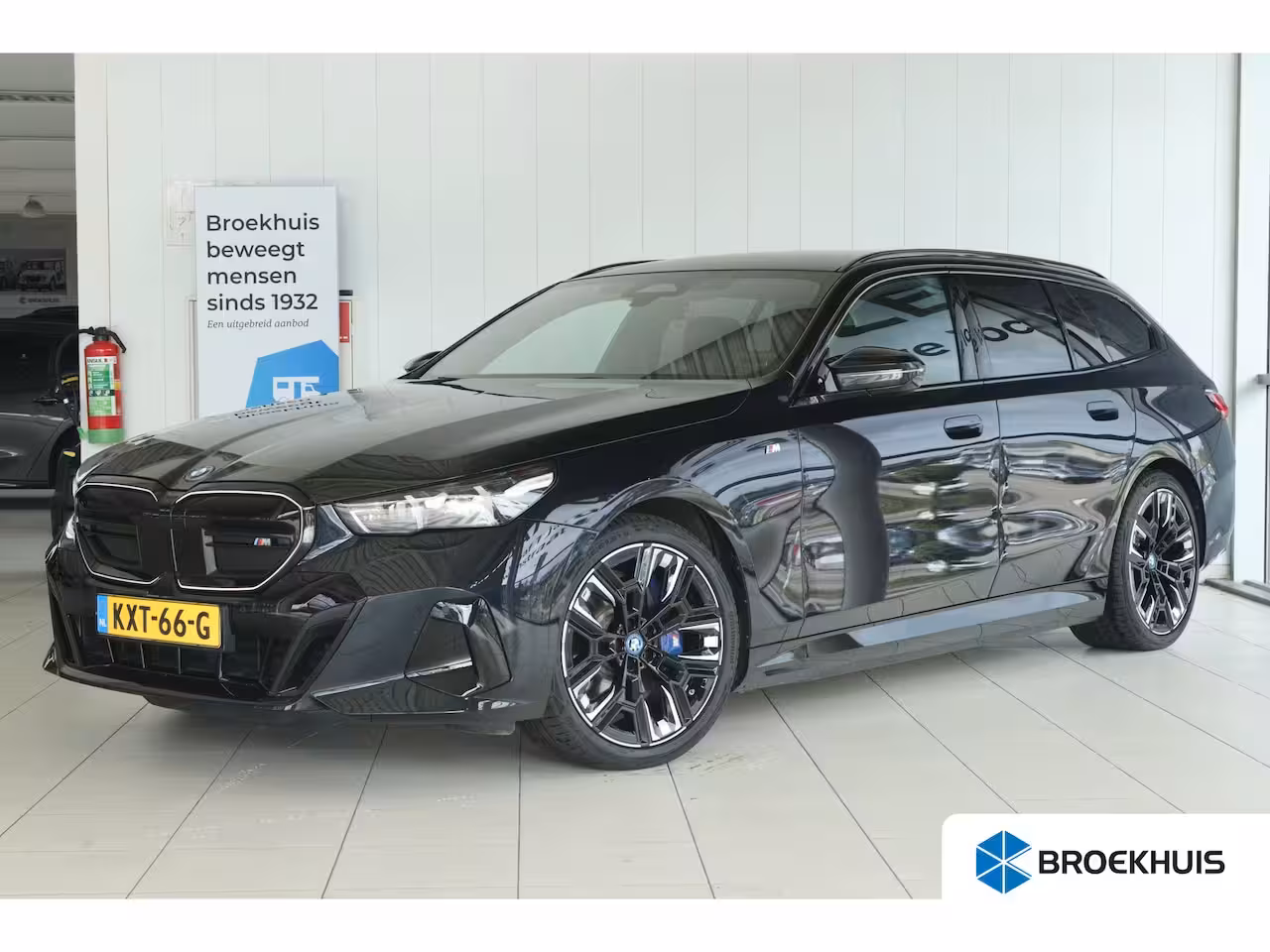 BMW i5 Touring M60 xDrive 84 kWh 601PK | SOH 97% | 4-Wielsturing | Harman & Kardon | Trekhaak | Stoelverw