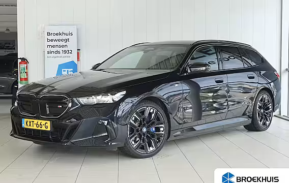 BMW i5 Touring M60 xDrive 84 kWh 601PK | SOH 97% | 4-Wielsturing | Harman & Kardon | Trekhaak | Stoelverw