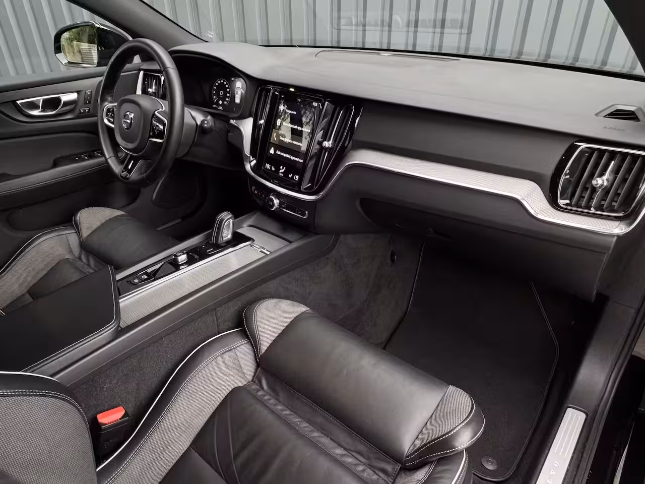 Volvo V60 2.0 B4 R-Design Trekhaak, Camera, Memory, Incl BTW