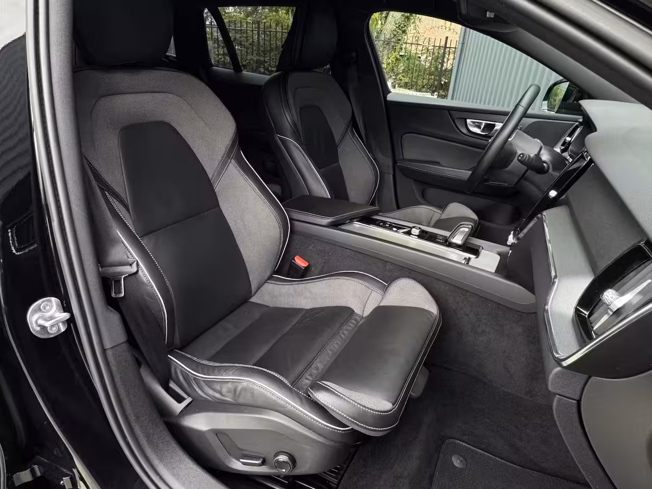 Volvo V60 2.0 B4 R-Design Trekhaak, Camera, Memory, Incl BTW
