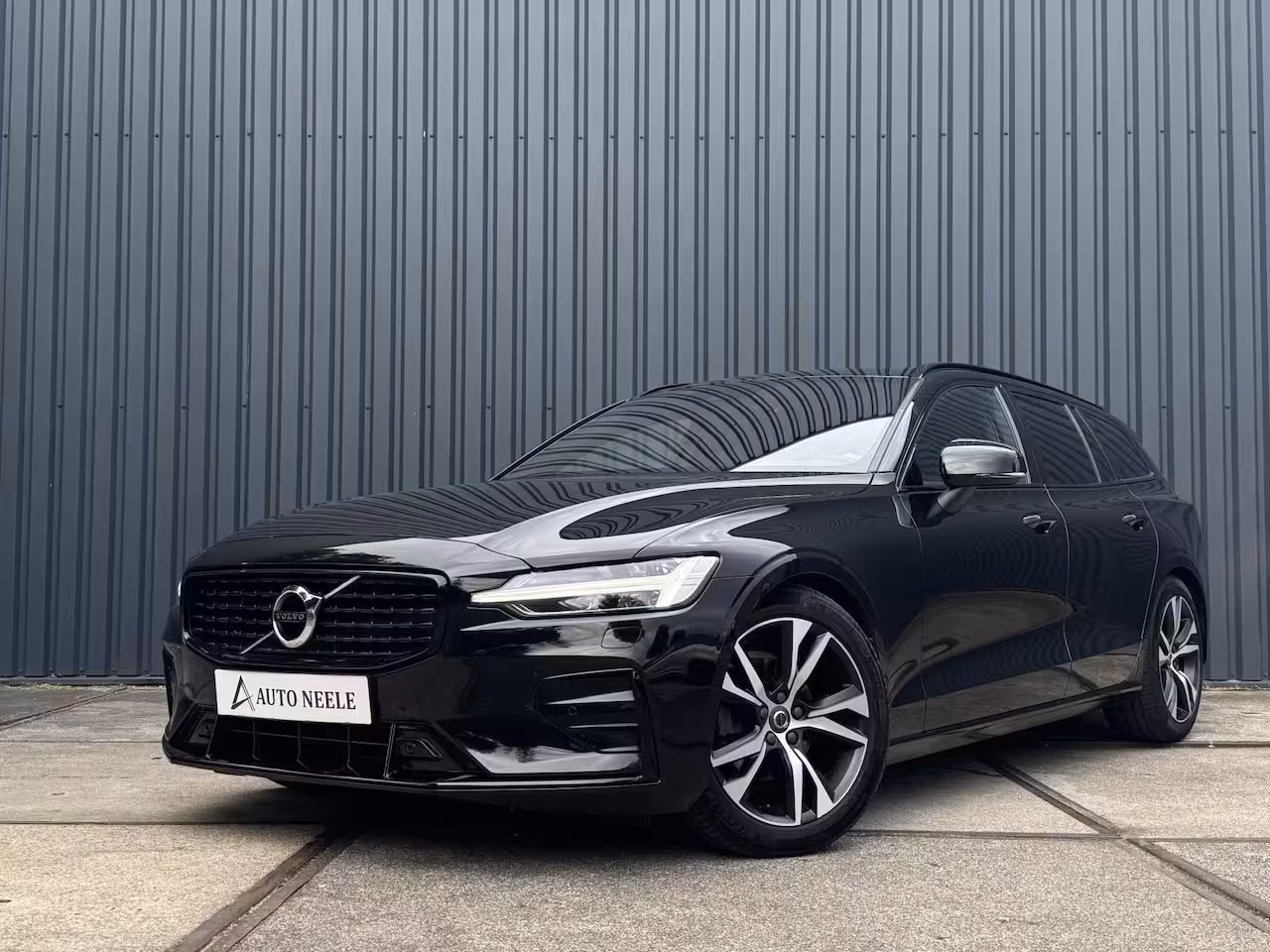 Volvo V60 2.0 B4 R-Design Trekhaak, Camera, Memory, Incl BTW