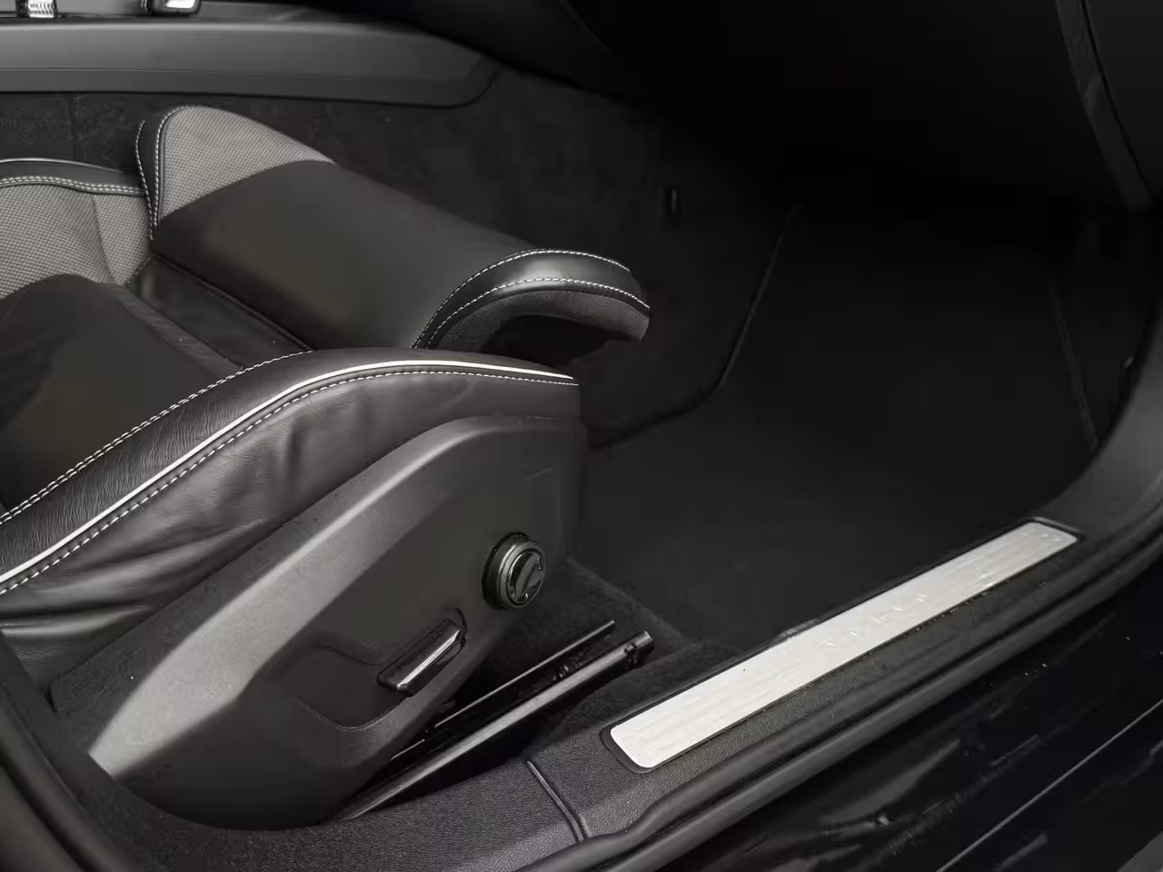Volvo V60 2.0 B4 R-Design Trekhaak, Camera, Memory, Incl BTW
