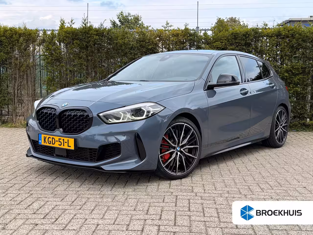 BMW 1-serie M135i xDrive Executive | Cruise Control | Kuipstoelen | Stoelverwarming | HiFi Audio | Car