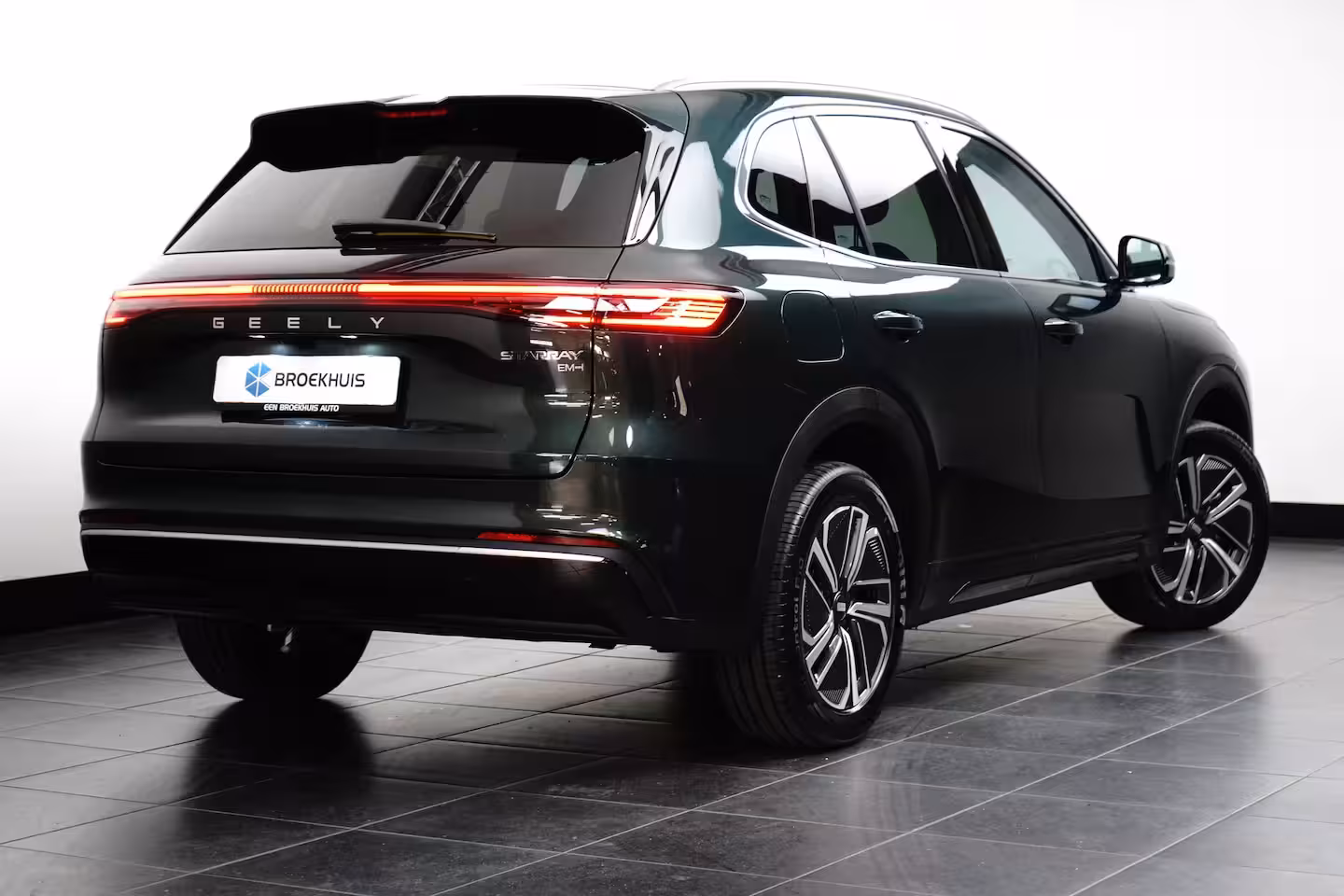 Geely Starray EM-i 1.5 Pro | Camera | Apple Carplay / Android Auto | Leder | Adaptieve Cruise | Achterbank in