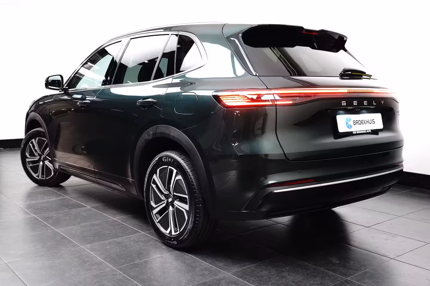 Geely Starray EM-i 1.5 Pro | Camera | Apple Carplay / Android Auto | Leder | Adaptieve Cruise | Achterbank in