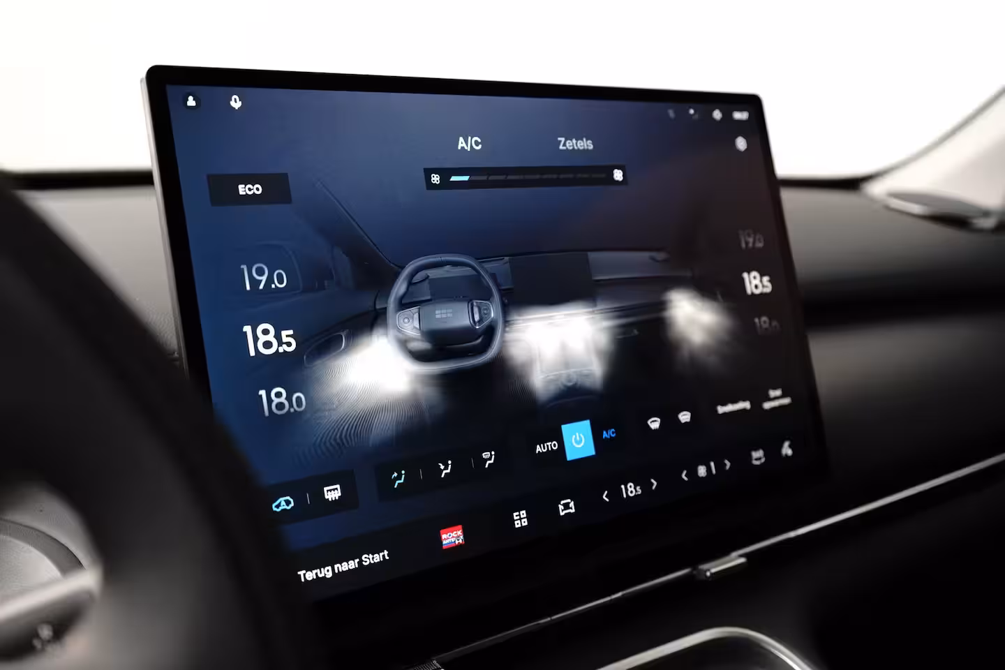 Geely Starray EM-i 1.5 Pro | Camera | Apple Carplay / Android Auto | Leder | Adaptieve Cruise | Achterbank in