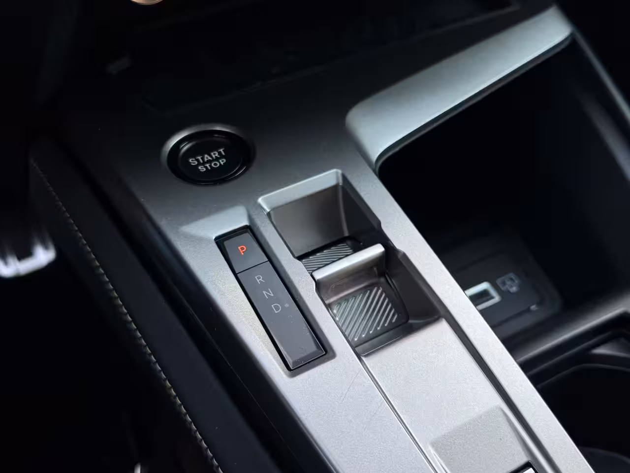 Peugeot E-308 GT 54 kWh | 360° Camera | AGR Comfort stoelen | GT Automaat | Bekleding Alcantara/kunstled