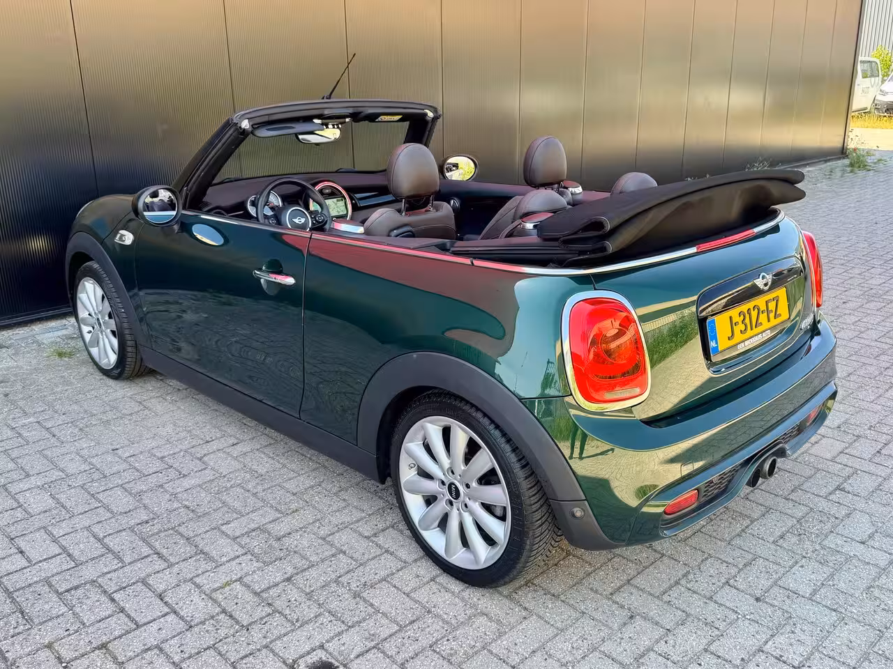 Mini Cabrio 2.0 Cooper S Chili Serious Business | Harman/Kardon | LED | Stoel verwarming | Navigatie |