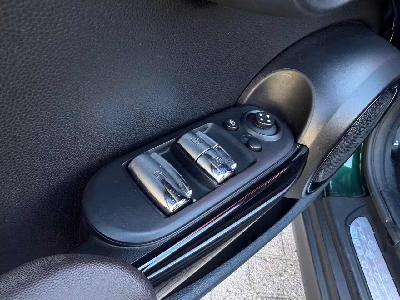 Mini Cabrio 2.0 Cooper S Chili Serious Business | Harman/Kardon | LED | Stoel verwarming | Navigatie |