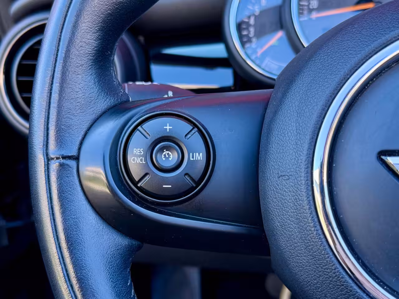 Mini Cabrio 2.0 Cooper S Chili Serious Business | Harman/Kardon | LED | Stoel verwarming | Navigatie |