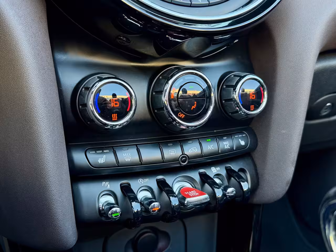 Mini Cabrio 2.0 Cooper S Chili Serious Business | Harman/Kardon | LED | Stoel verwarming | Navigatie |