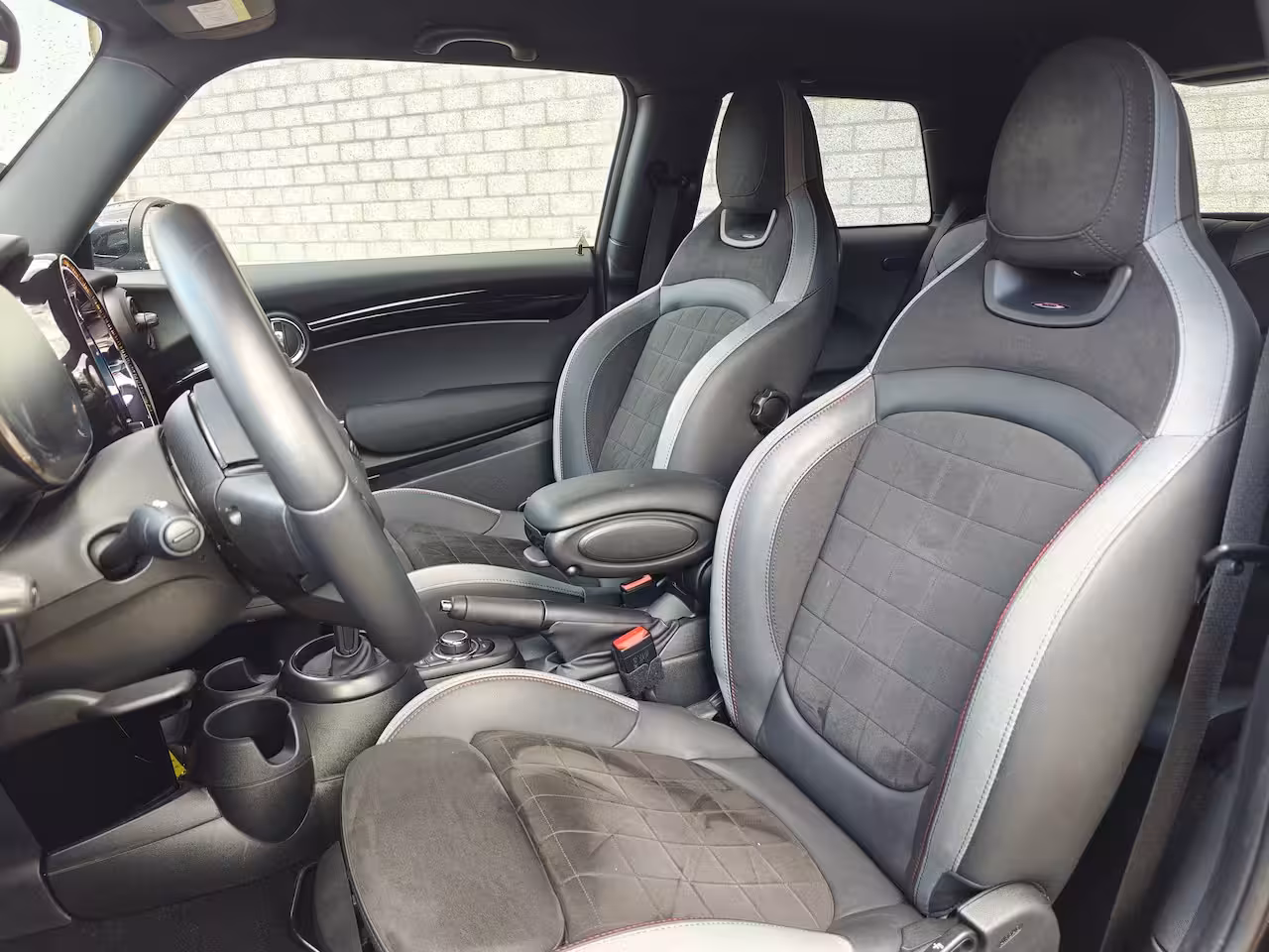 Mini 3-Deurs 1.5 John Cooper Works | Apple Carplay / Android Auto | Navigatie | Climate Control