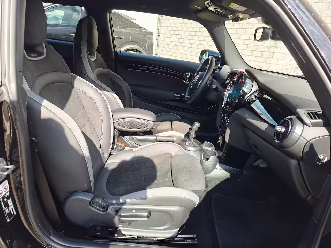 Mini 3-Deurs 1.5 John Cooper Works | Apple Carplay / Android Auto | Navigatie | Climate Control