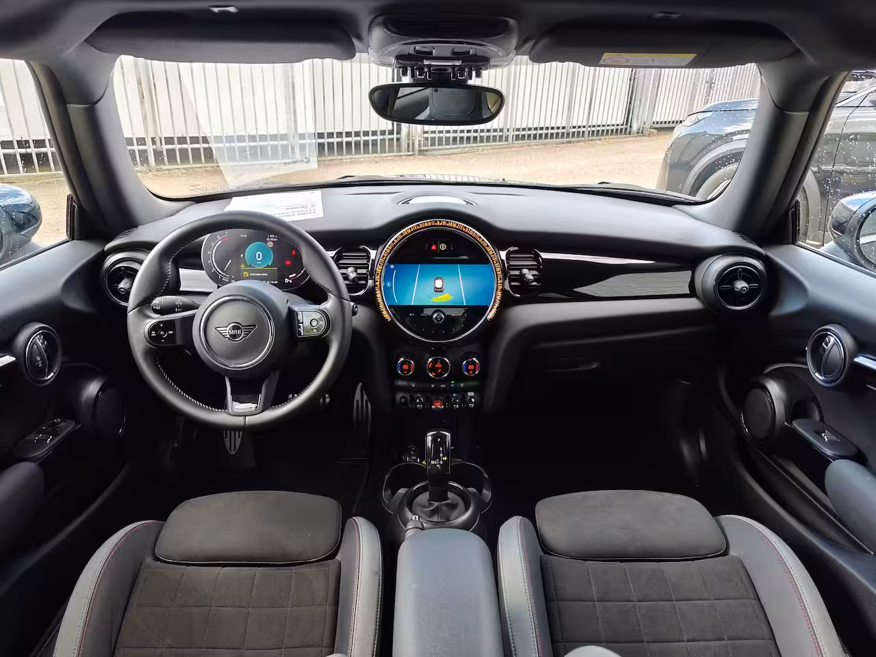 Mini 3-Deurs 1.5 John Cooper Works | Apple Carplay / Android Auto | Navigatie | Climate Control