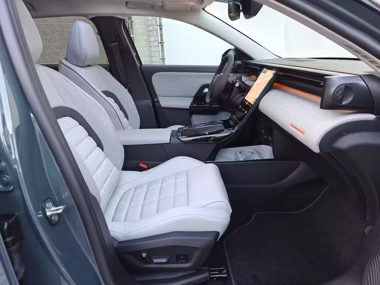 Citroën C5 Aircross 1.2 Hybrid 145 Max | Trekhaak | Panoramadak | Stoel verwarmen & verkoeling | Carplay | Nav