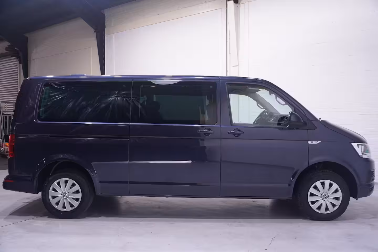Volkswagen Transporter 2.0 TDI 150 pk Dubbel Cabine Airco, Leder Zwart Cruise control, Trekhaak, 5-Zits
