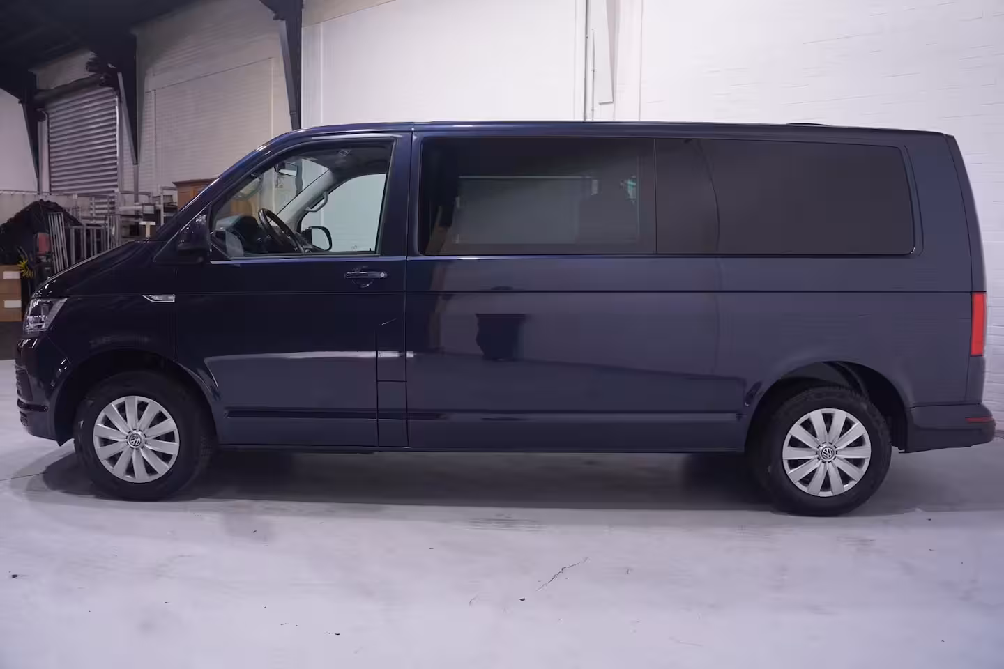 Volkswagen Transporter 2.0 TDI 150 pk Dubbel Cabine Airco, Leder Zwart Cruise control, Trekhaak, 5-Zits