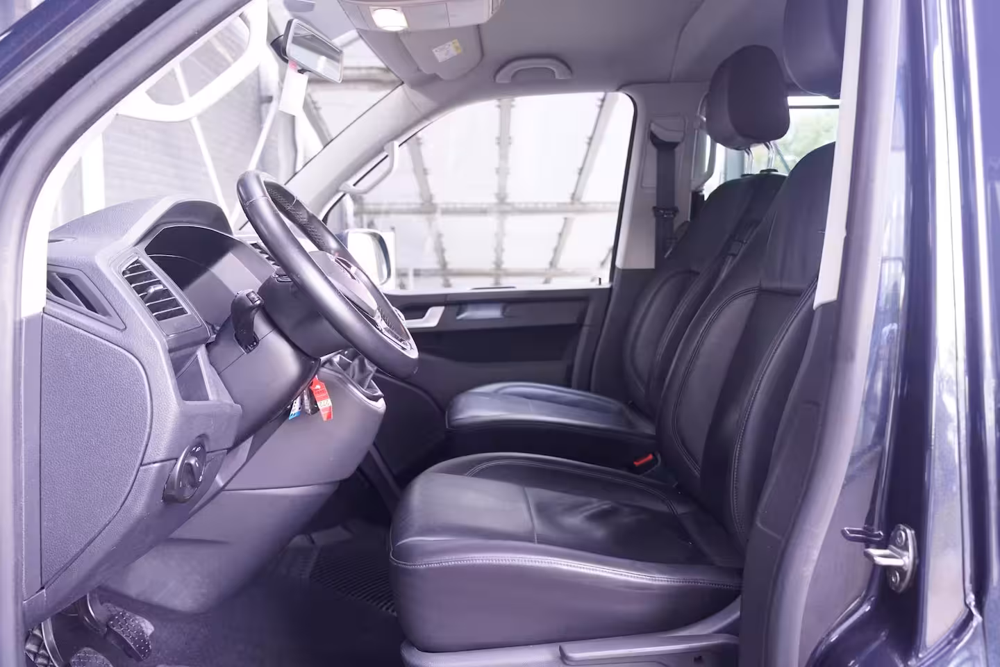 Volkswagen Transporter 2.0 TDI 150 pk Dubbel Cabine Airco, Leder Zwart Cruise control, Trekhaak, 5-Zits