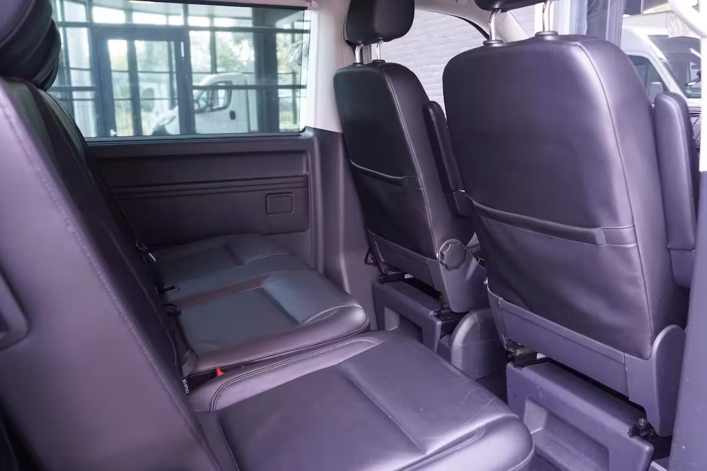 Volkswagen Transporter 2.0 TDI 150 pk Dubbel Cabine Airco, Leder Zwart Cruise control, Trekhaak, 5-Zits